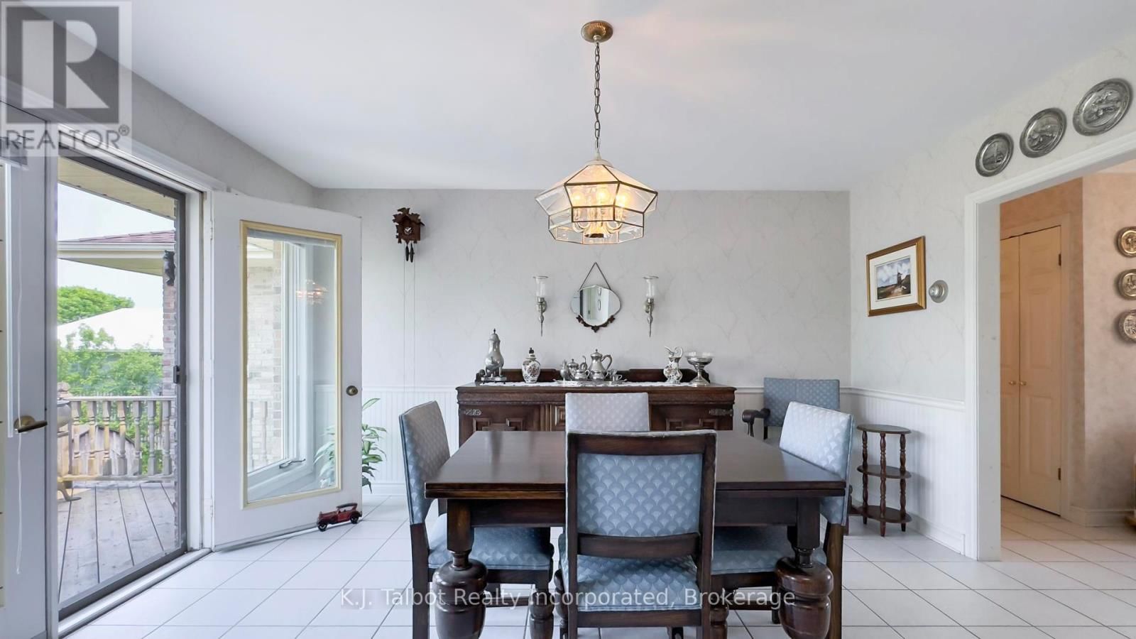 386 TEMPLETON STREET Image 25