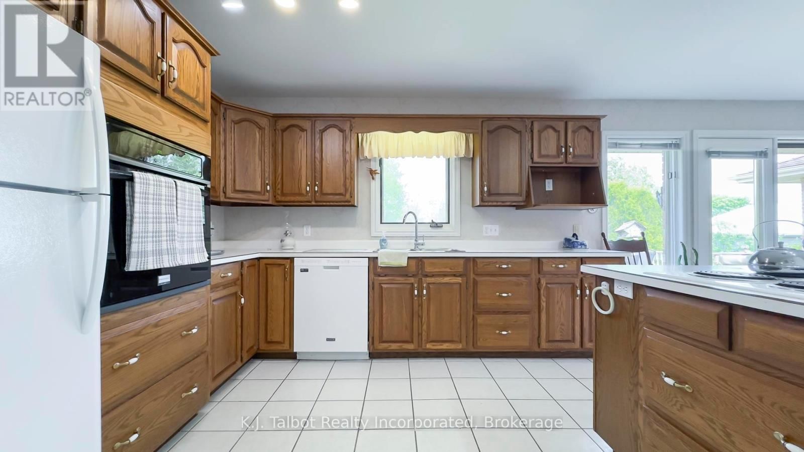 386 TEMPLETON STREET Image 29