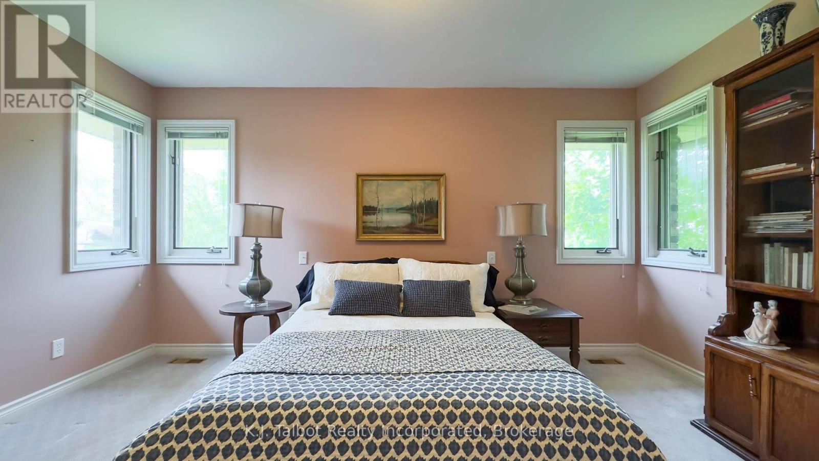 386 TEMPLETON STREET Image 35