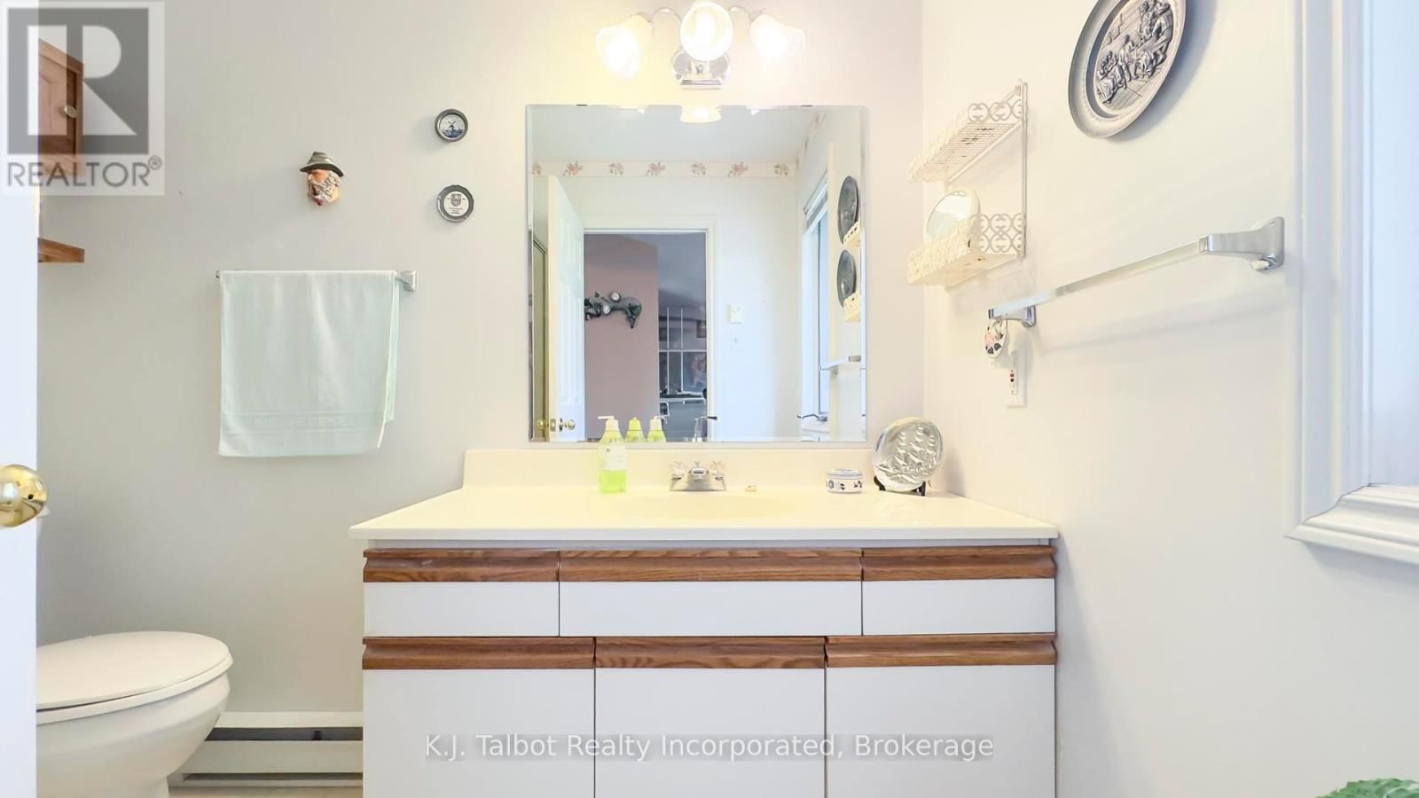 386 TEMPLETON STREET Image 36