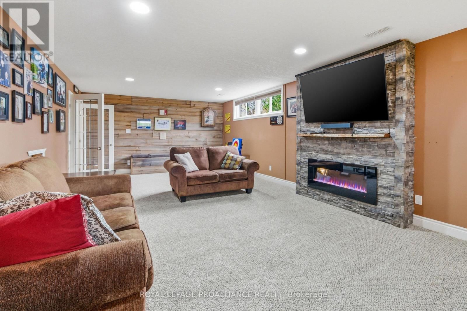 12 PINE MARSH LANE Image 33