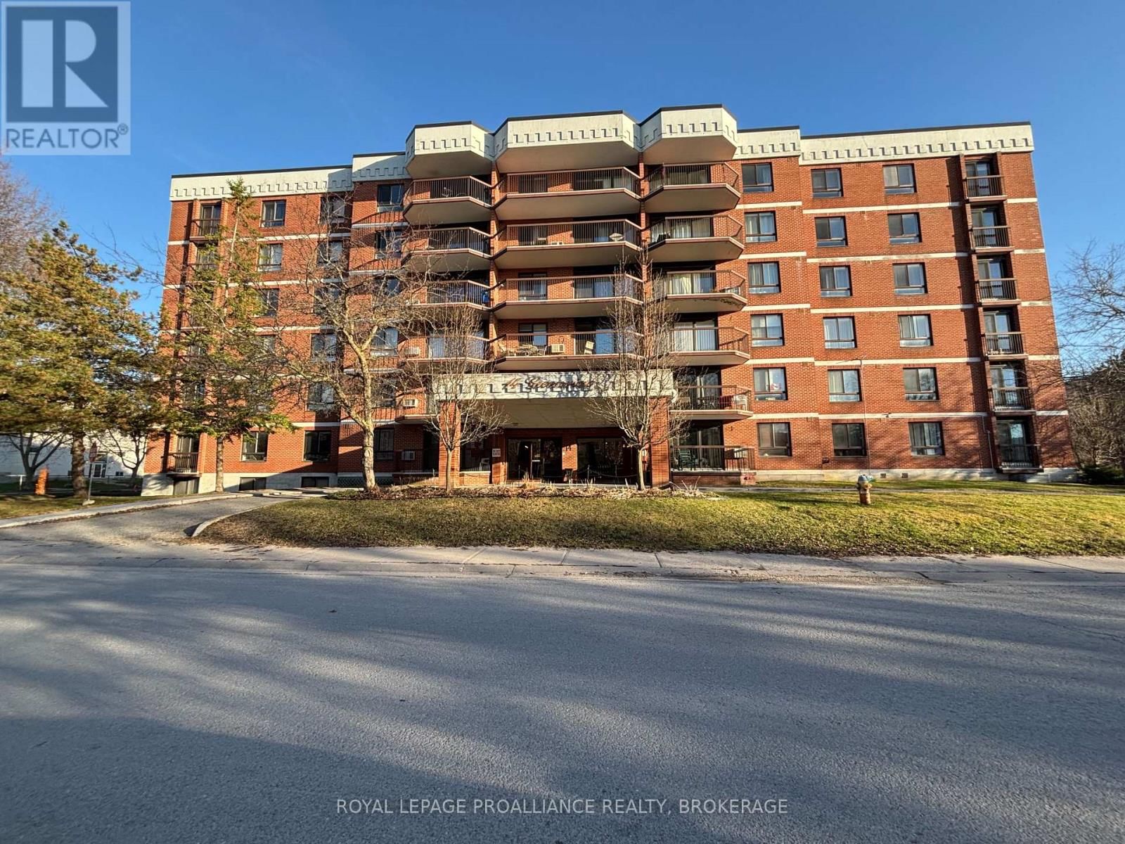 505 - 14 GREENVIEW DRIVE Image 2