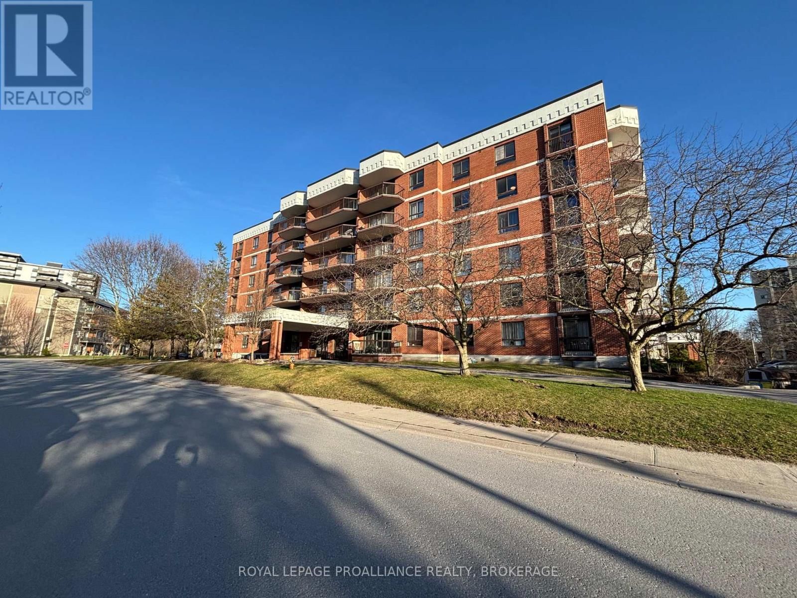 505 - 14 GREENVIEW DRIVE Image 3