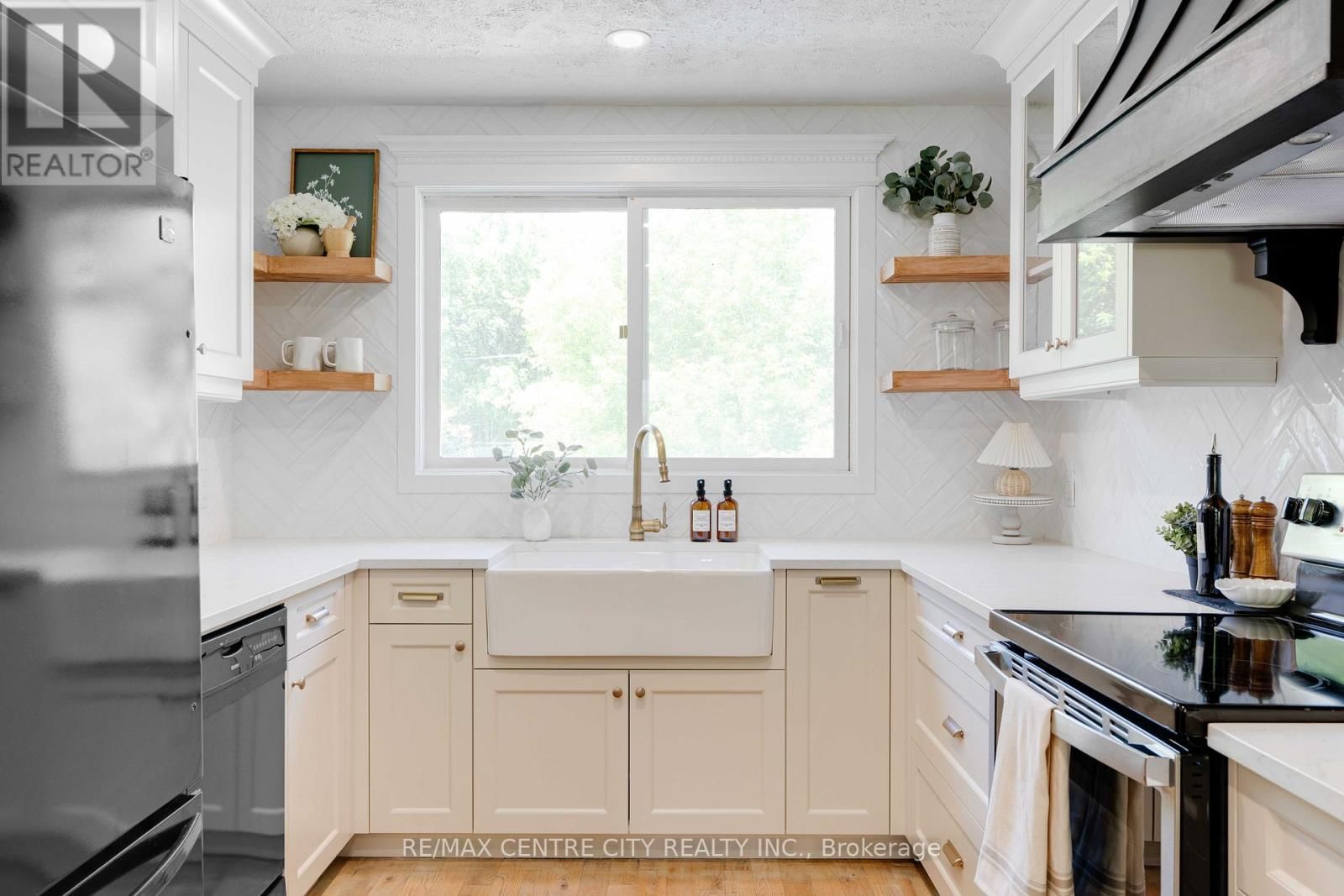 478 MOORE STREET Image 10