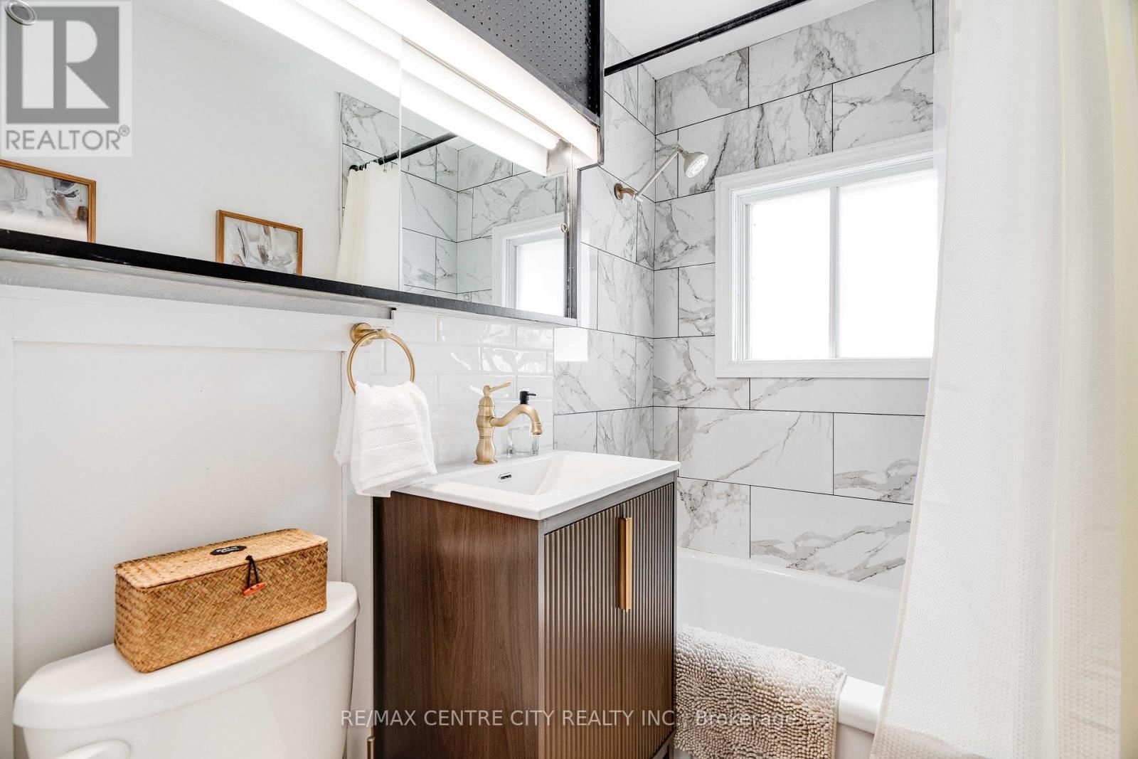 478 MOORE STREET Image 17