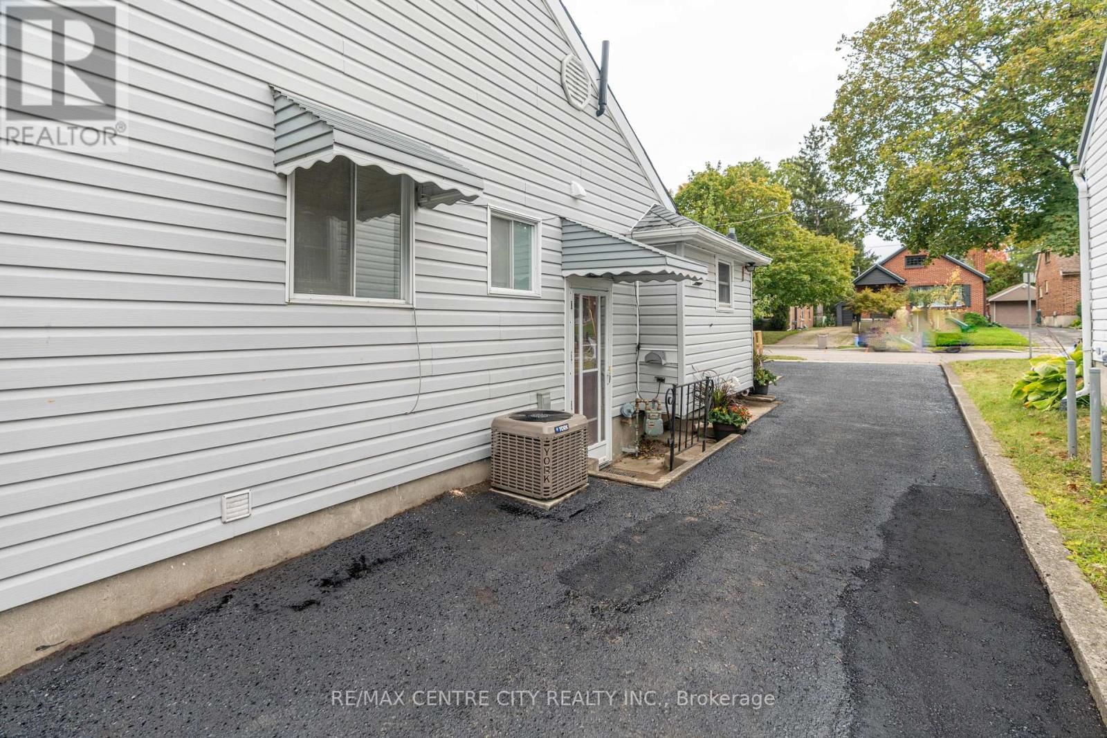 478 MOORE STREET Image 41