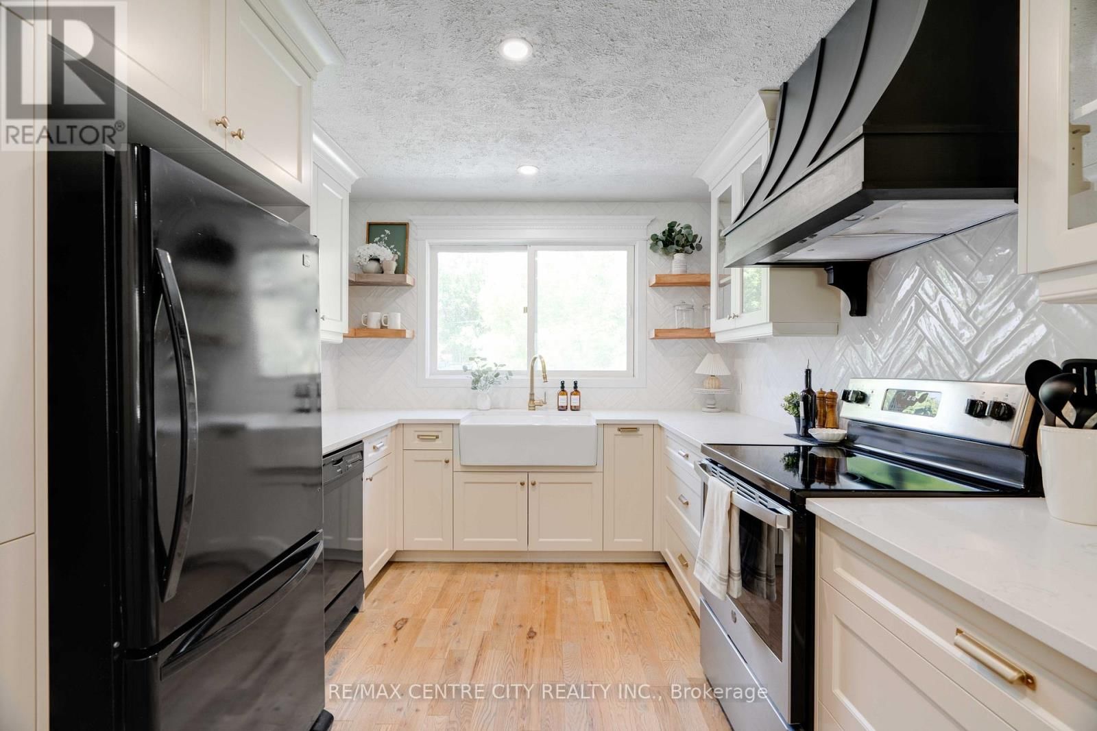 478 MOORE STREET Image 9