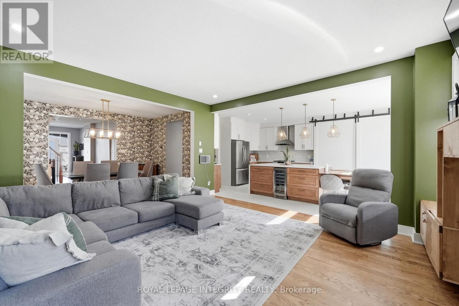 525 YELLOW BIRCH STREET Image 10