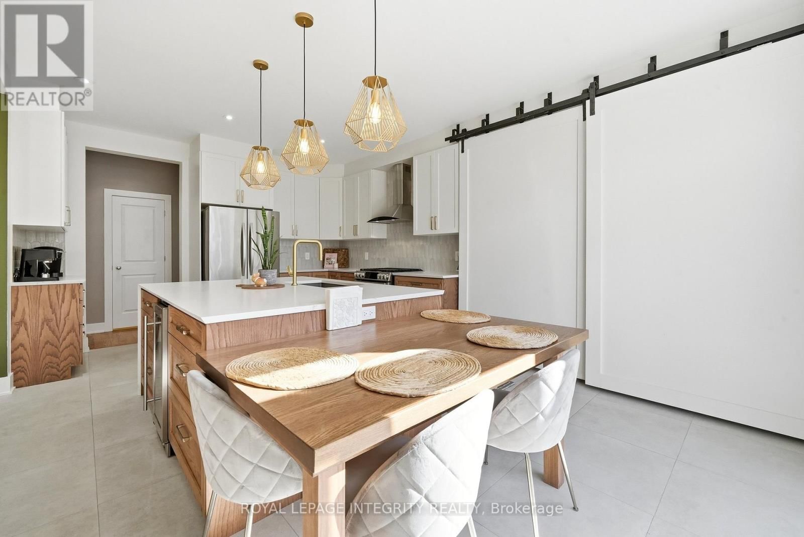 525 YELLOW BIRCH STREET Image 12