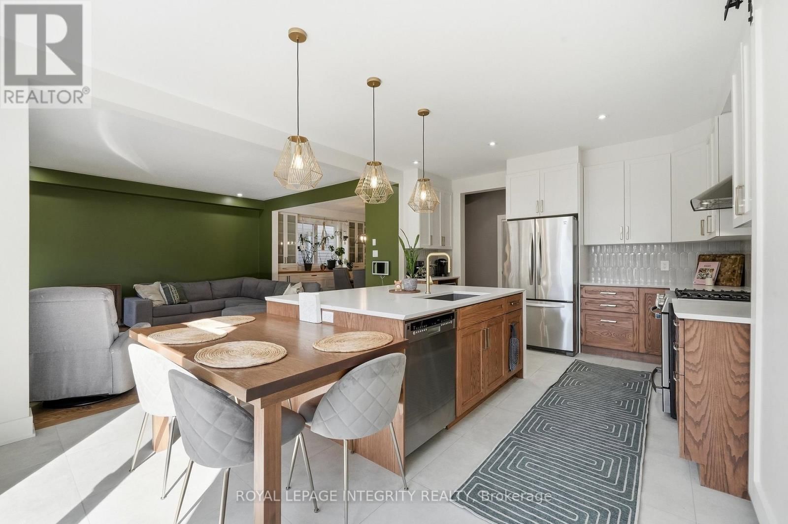 525 YELLOW BIRCH STREET Image 13