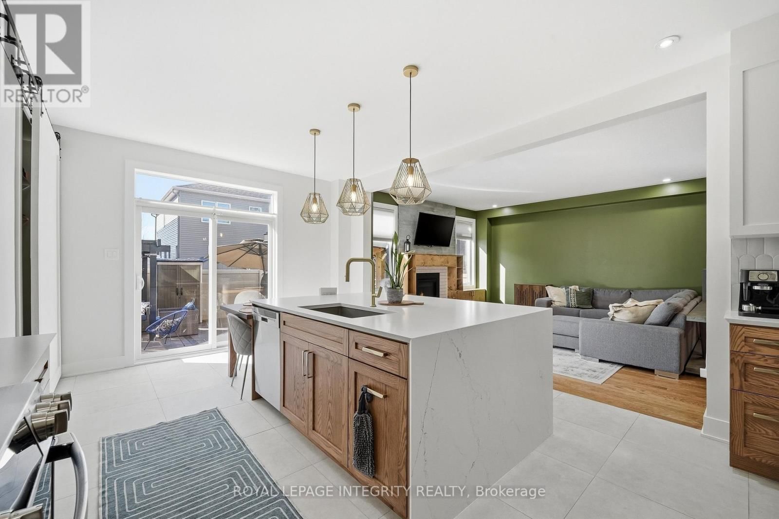 525 YELLOW BIRCH STREET Image 14