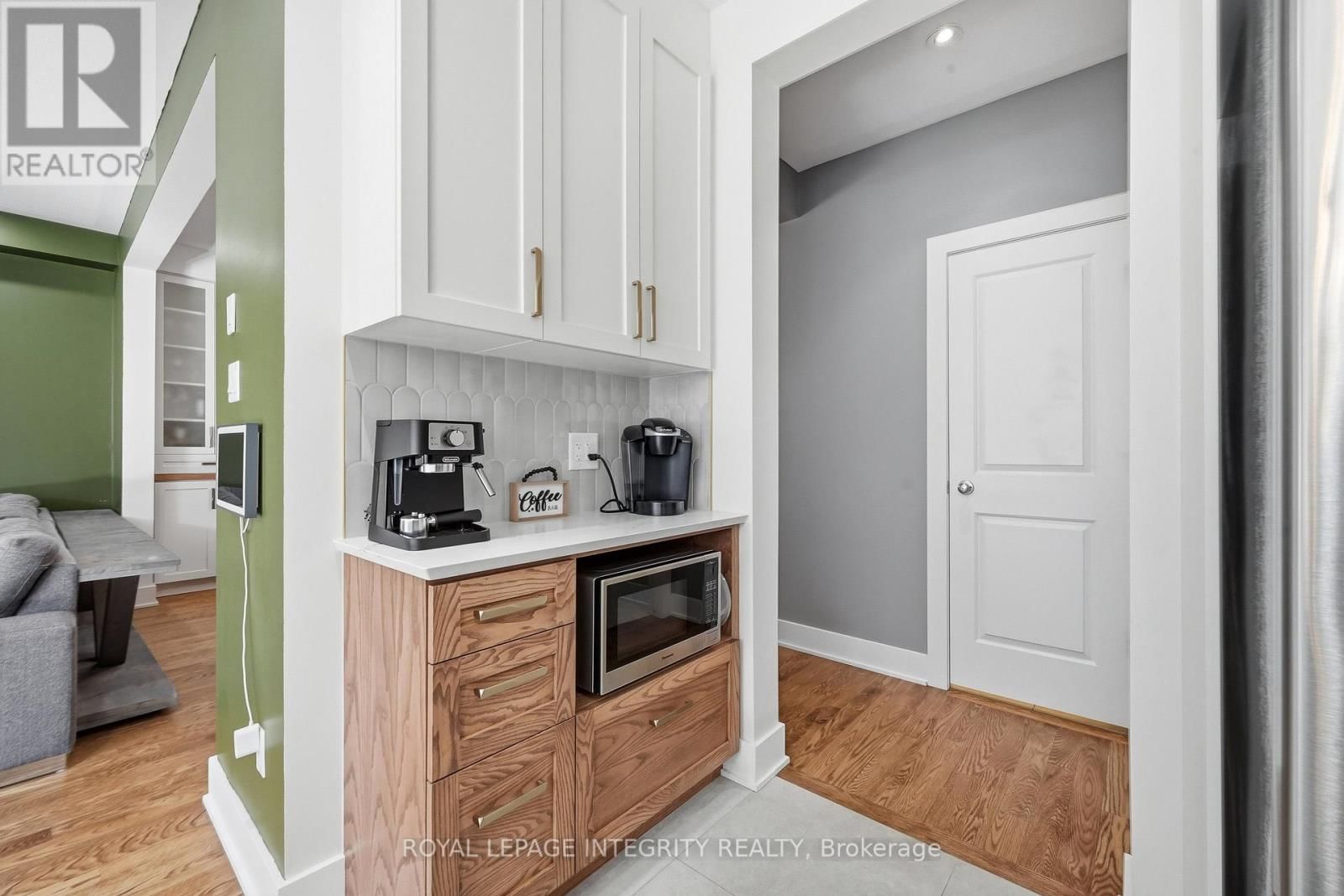 525 YELLOW BIRCH STREET Image 15