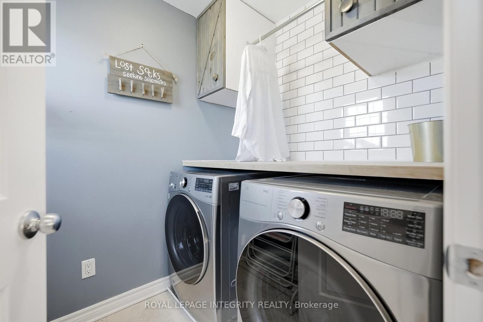 525 YELLOW BIRCH STREET Image 21