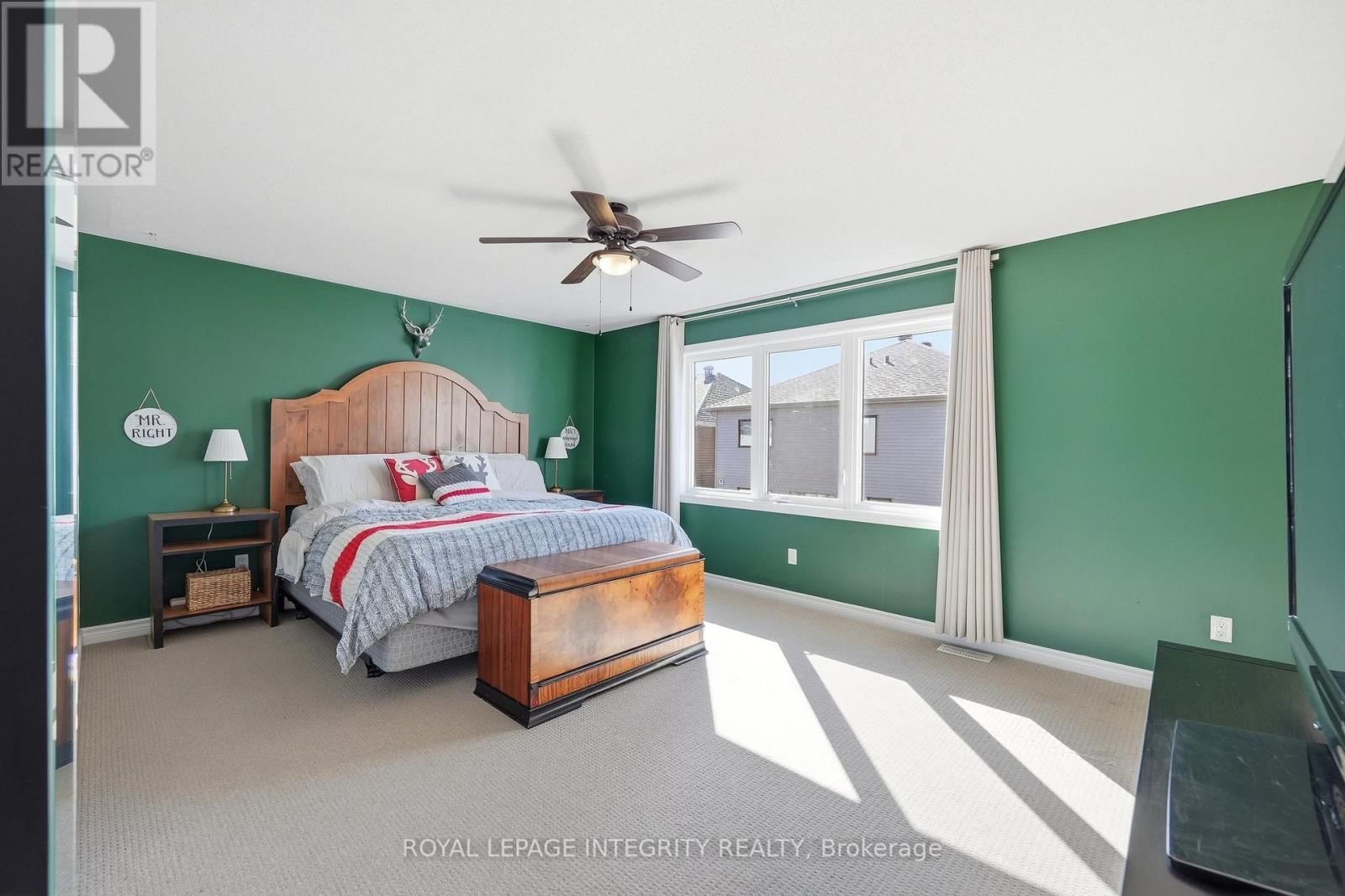 525 YELLOW BIRCH STREET Image 22