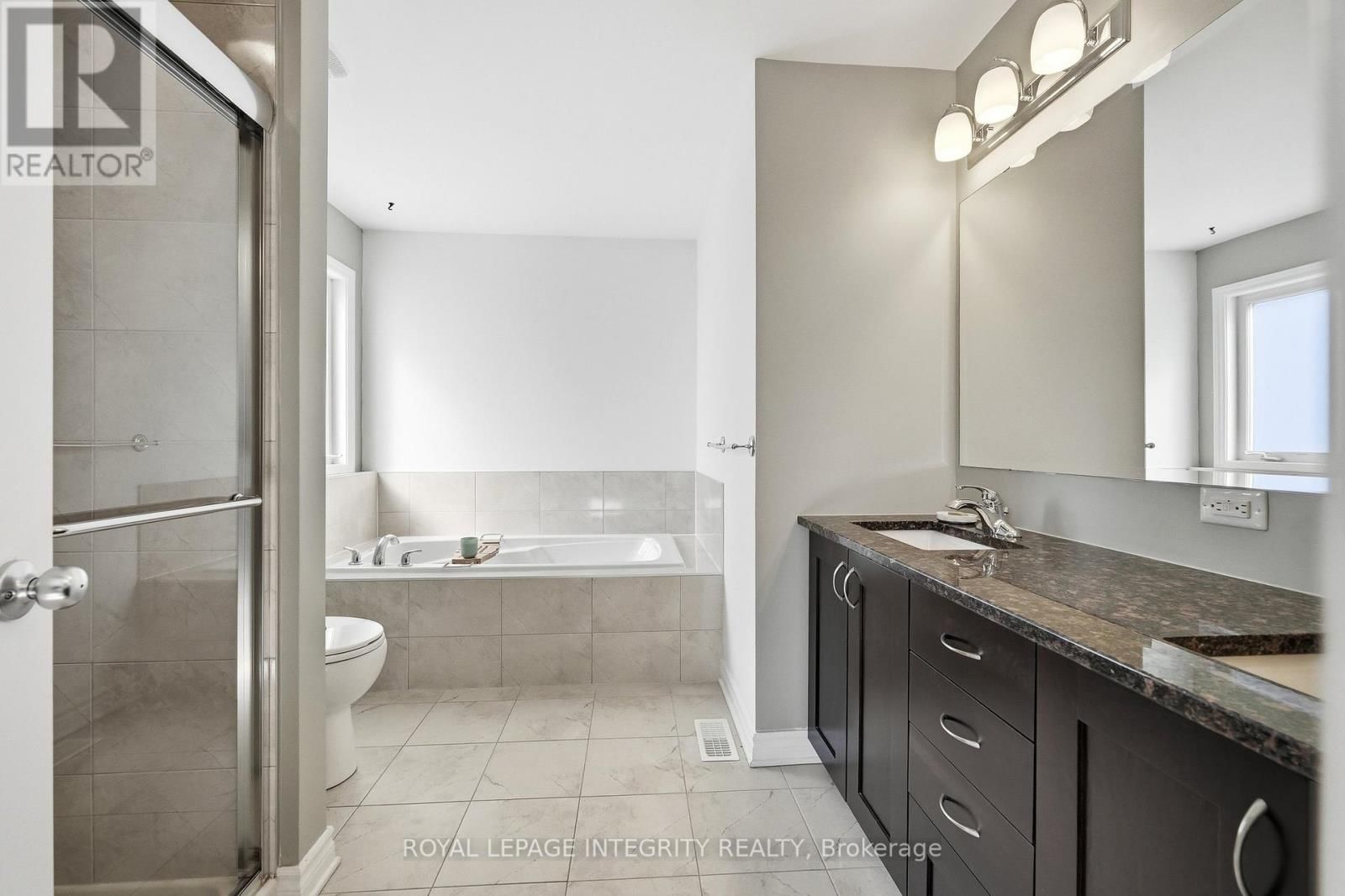 525 YELLOW BIRCH STREET Image 24