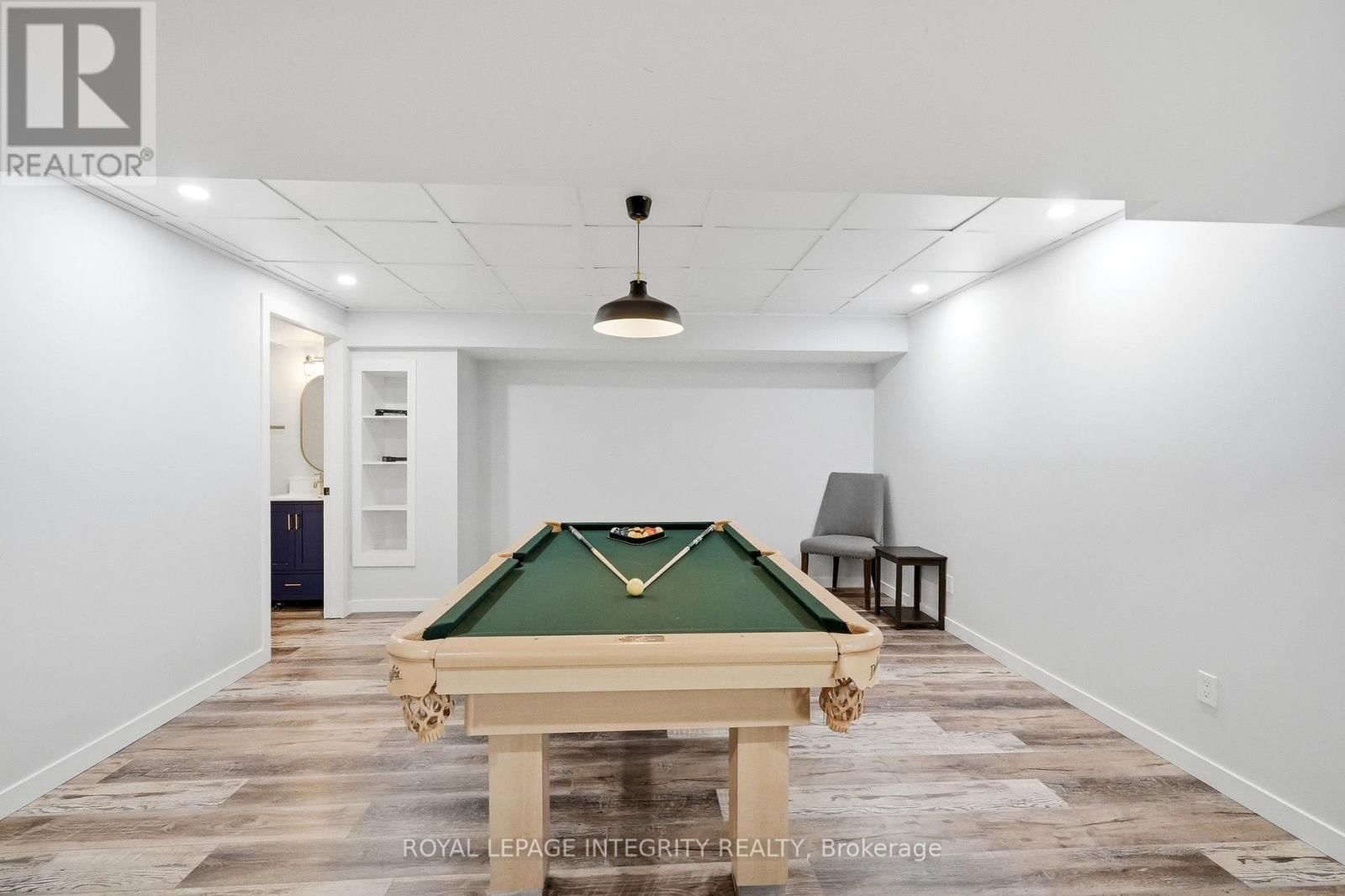 525 YELLOW BIRCH STREET Image 35