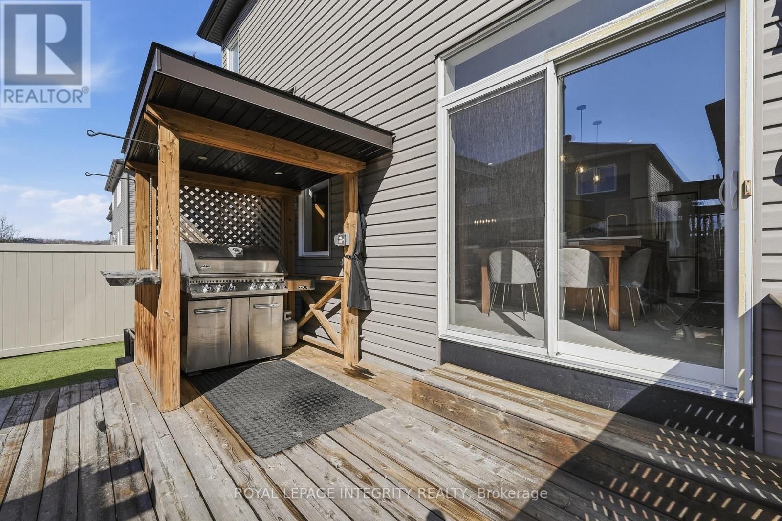 525 YELLOW BIRCH STREET Image 41