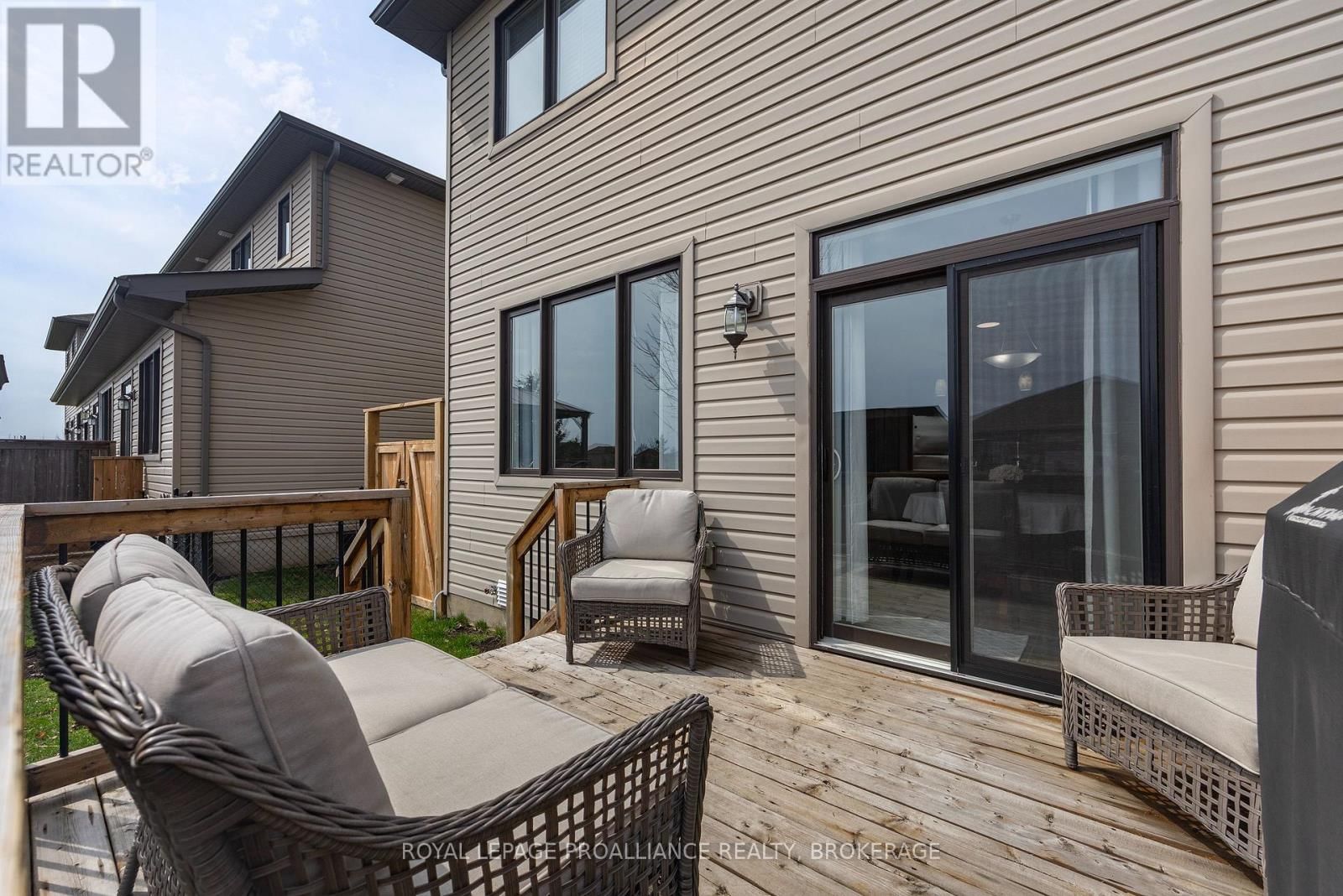 136 SIMURDA COURT Image 10