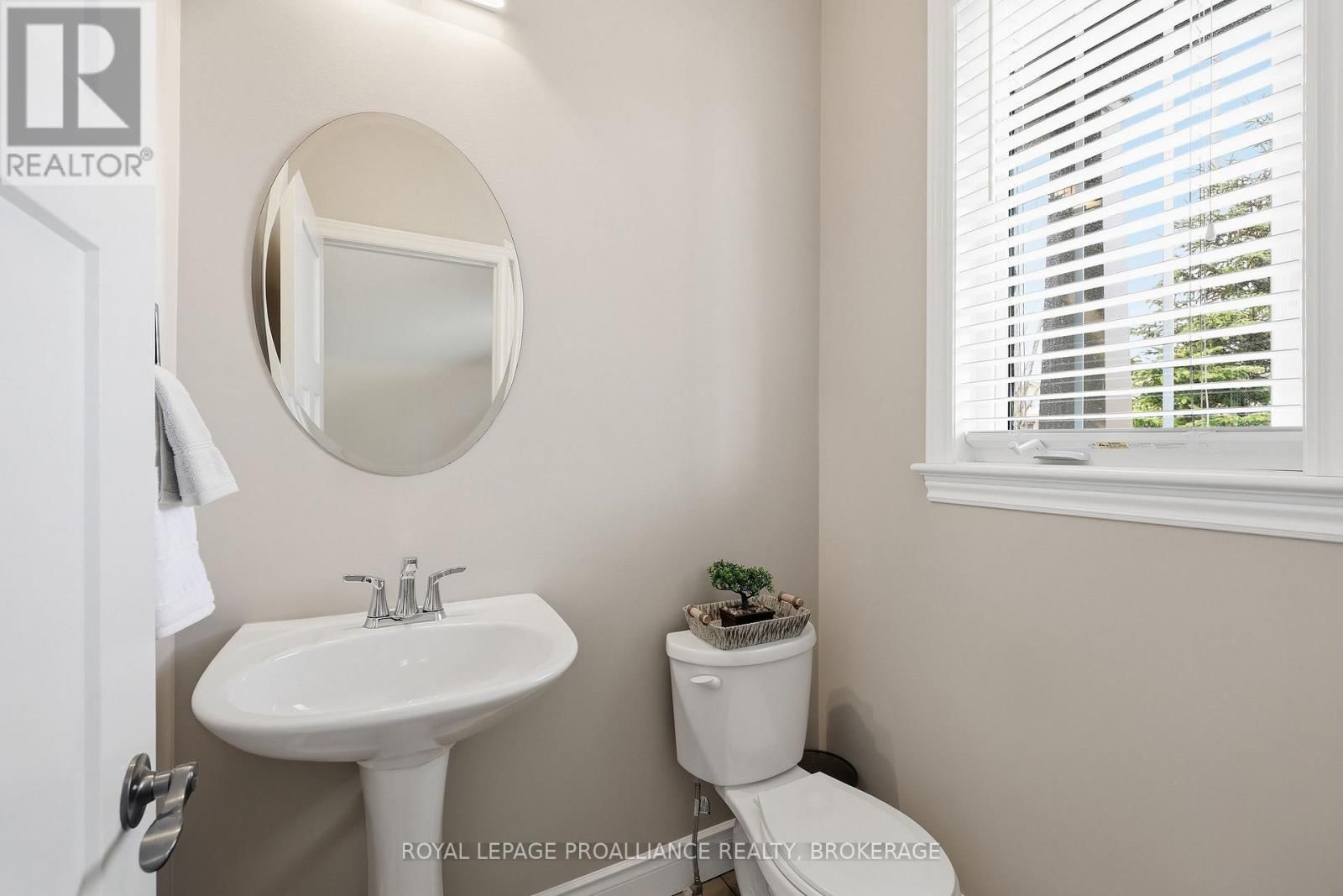 136 SIMURDA COURT Image 16