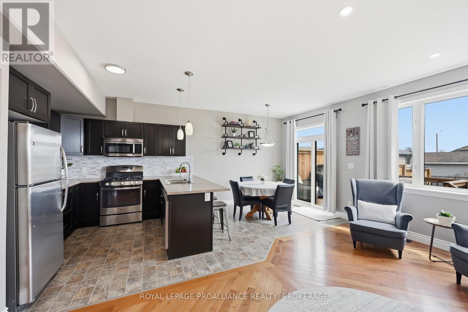 136 SIMURDA COURT Image 17