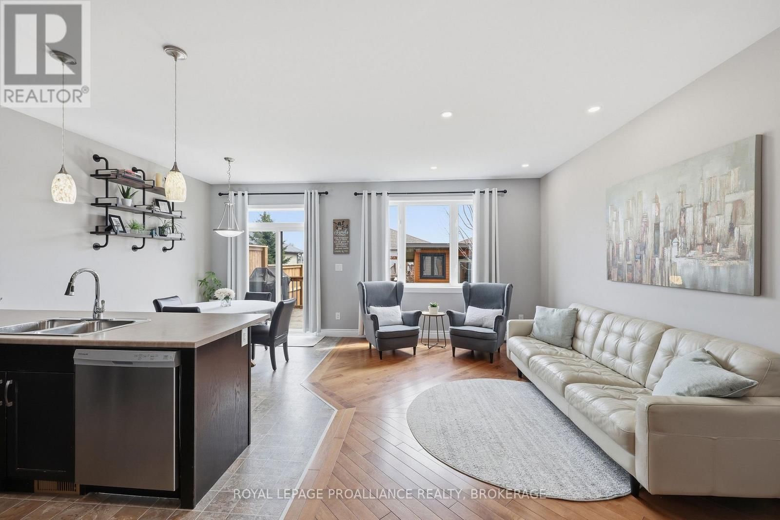 136 SIMURDA COURT Image 18