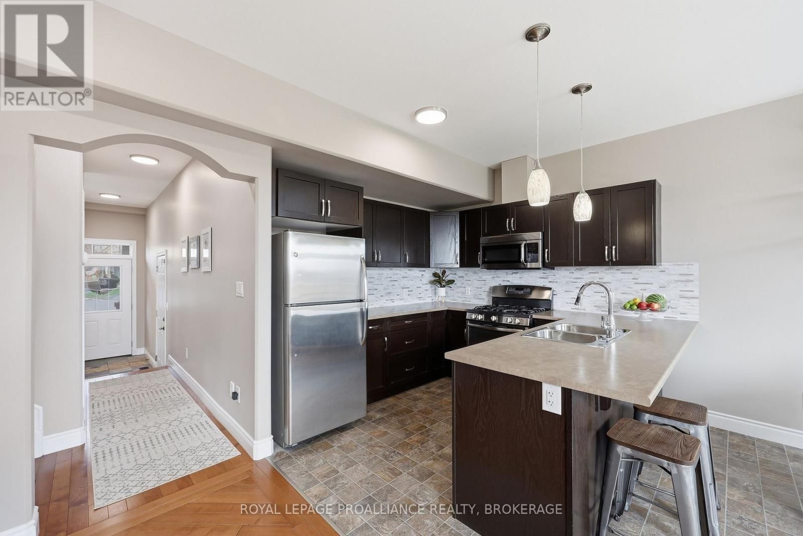 136 SIMURDA COURT Image 19