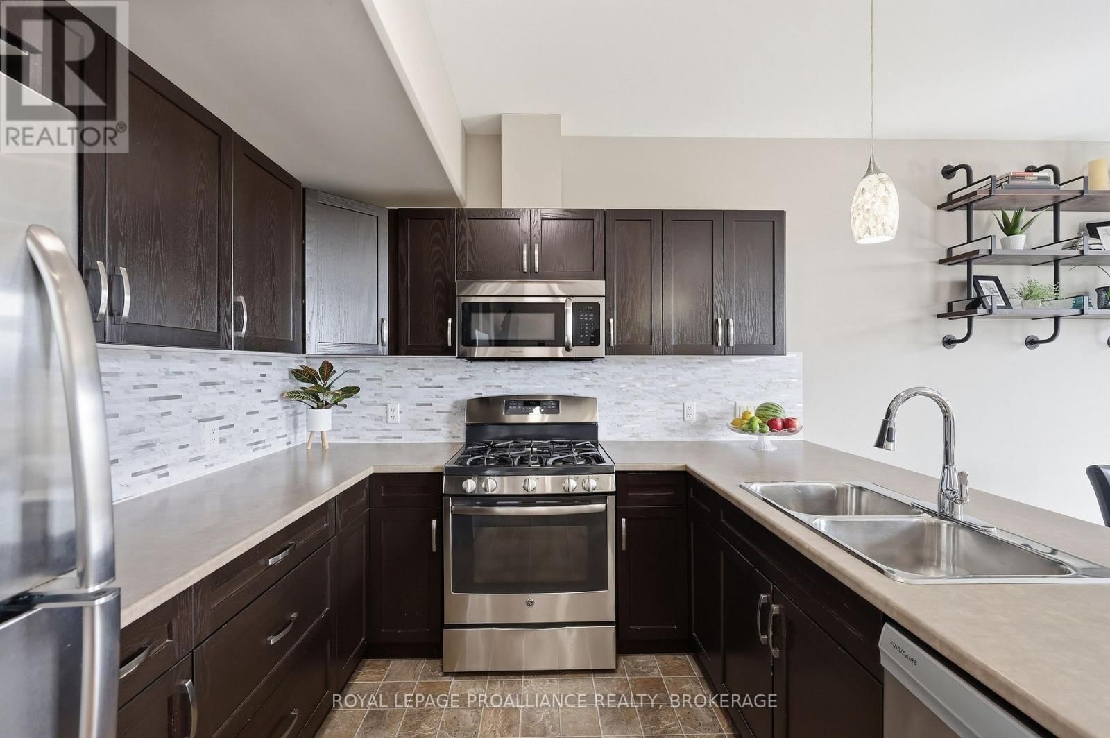 136 SIMURDA COURT Image 20