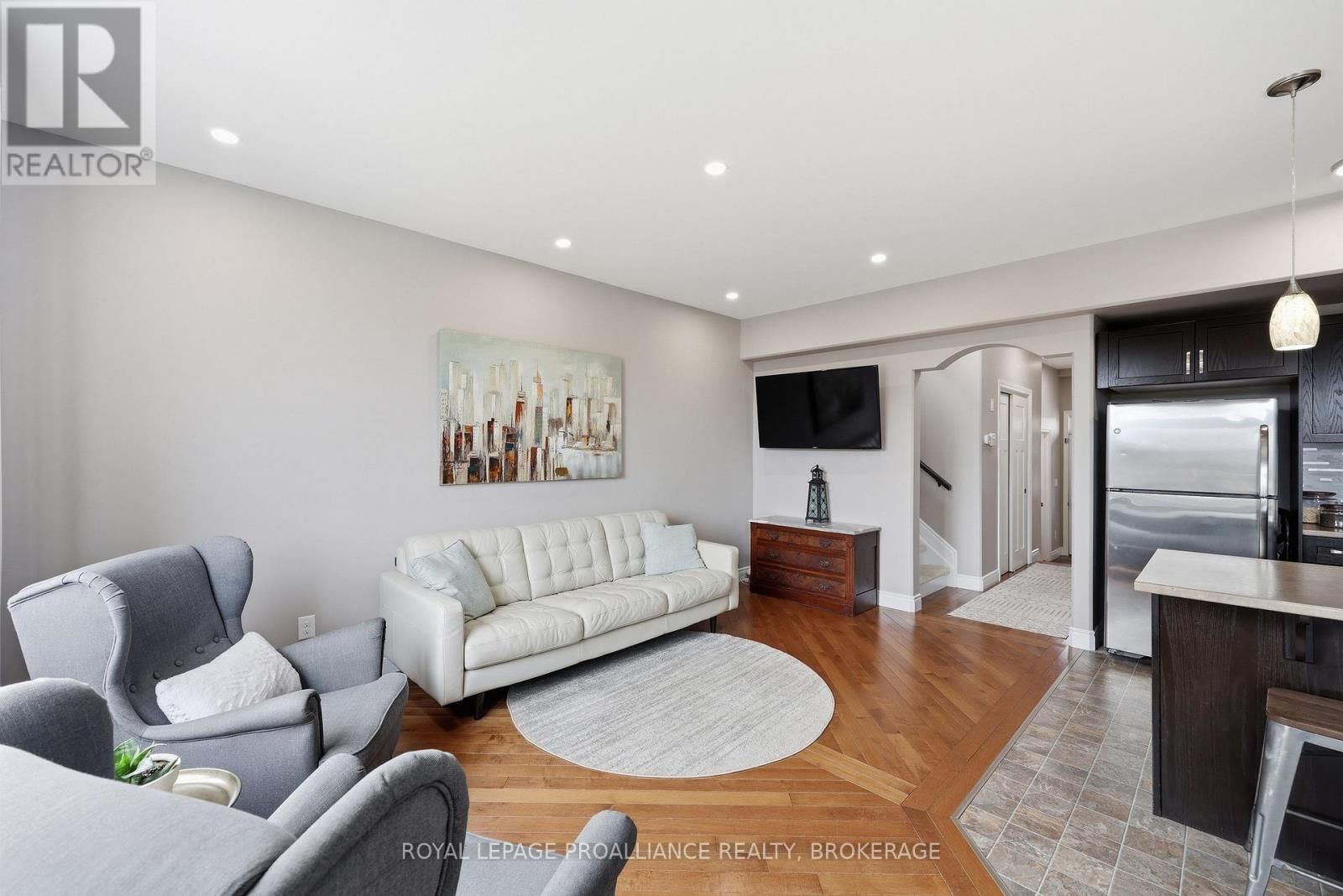 136 SIMURDA COURT Image 23