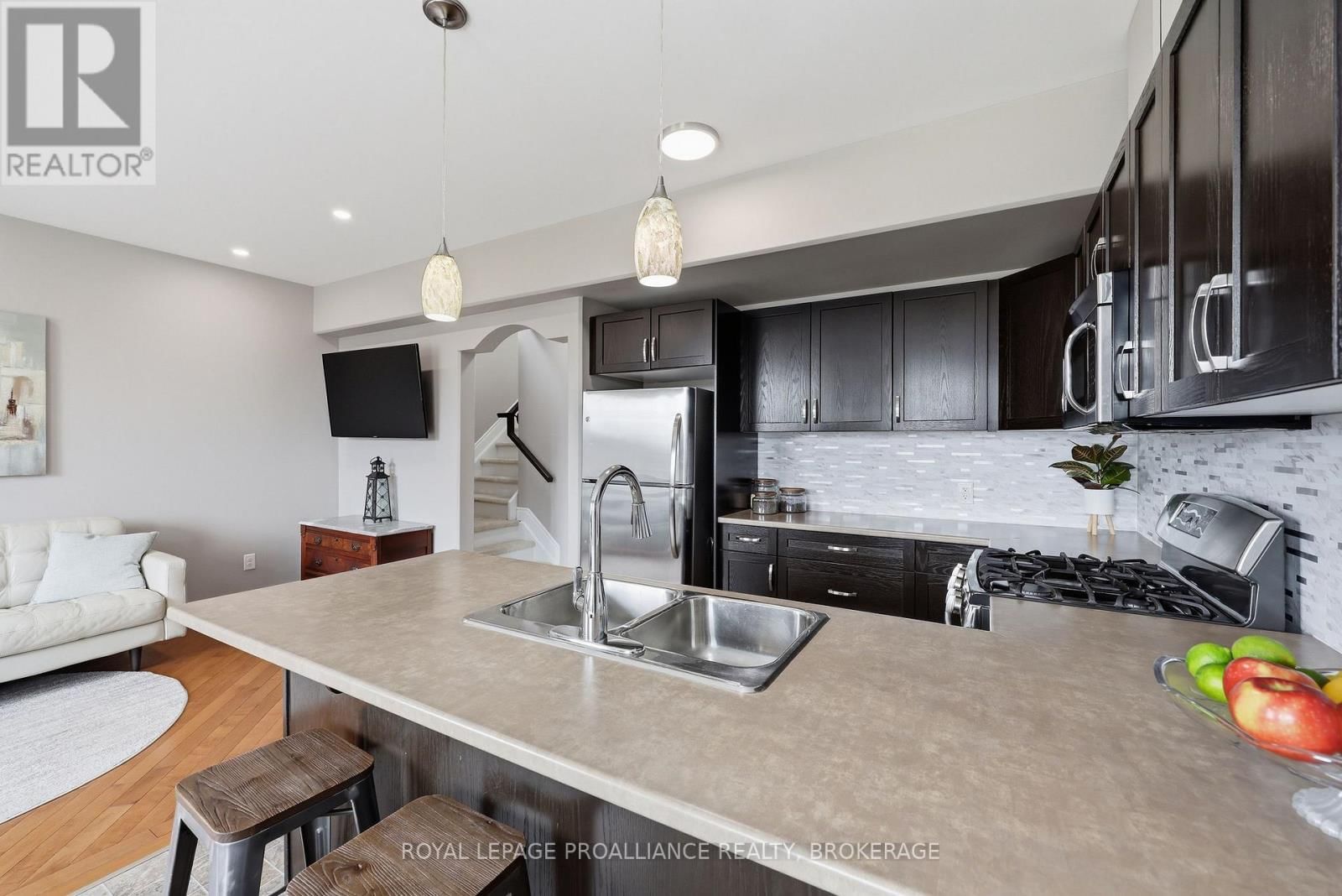 136 SIMURDA COURT Image 25