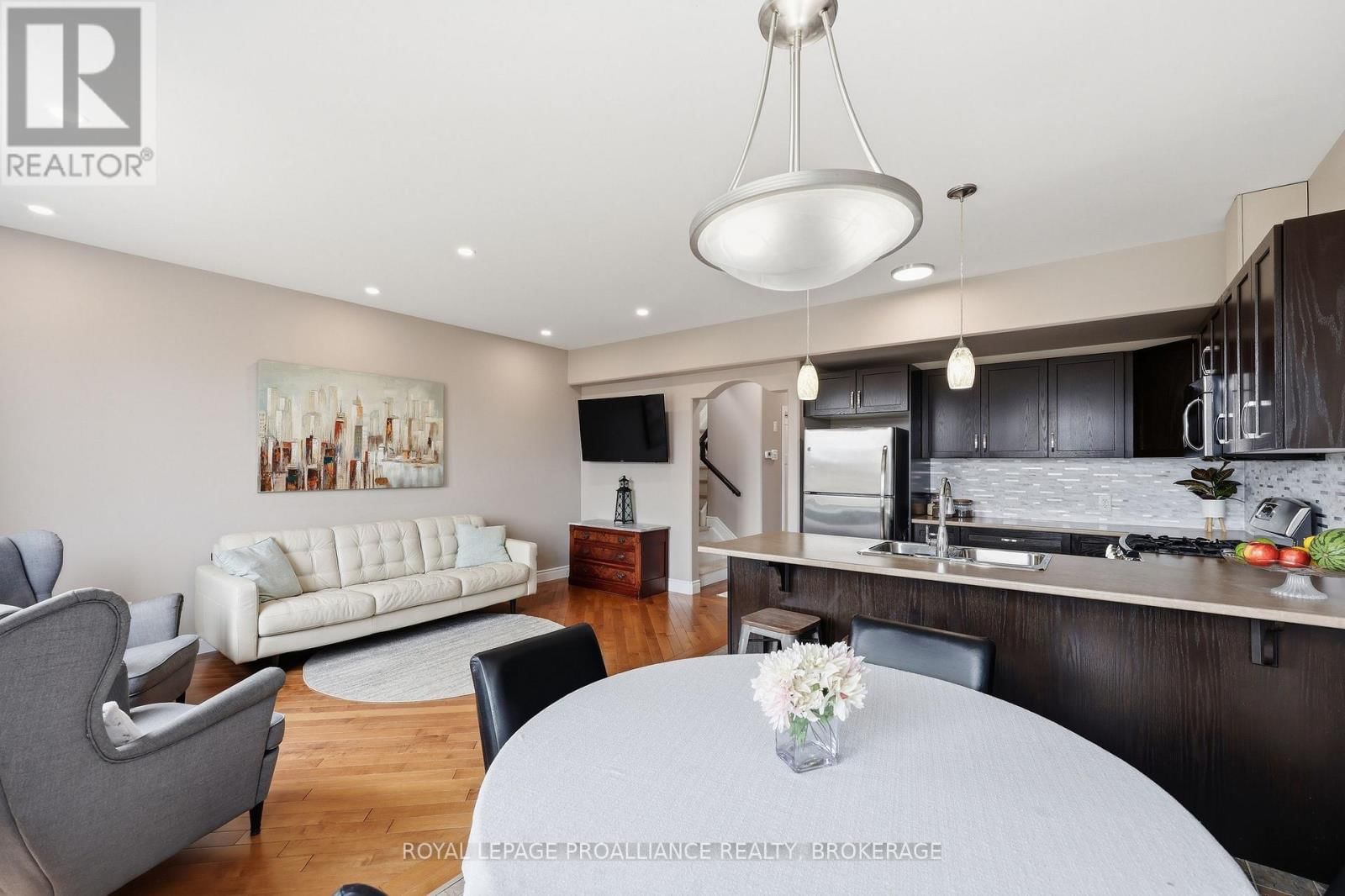 136 SIMURDA COURT Image 27