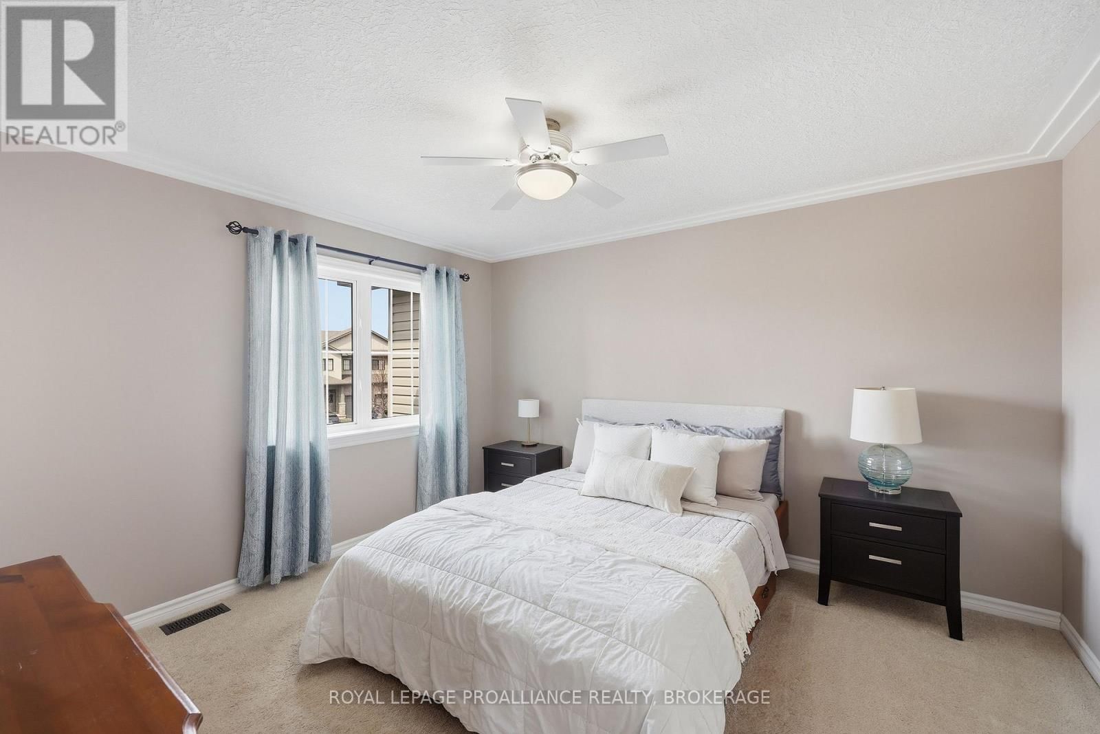 136 SIMURDA COURT Image 30