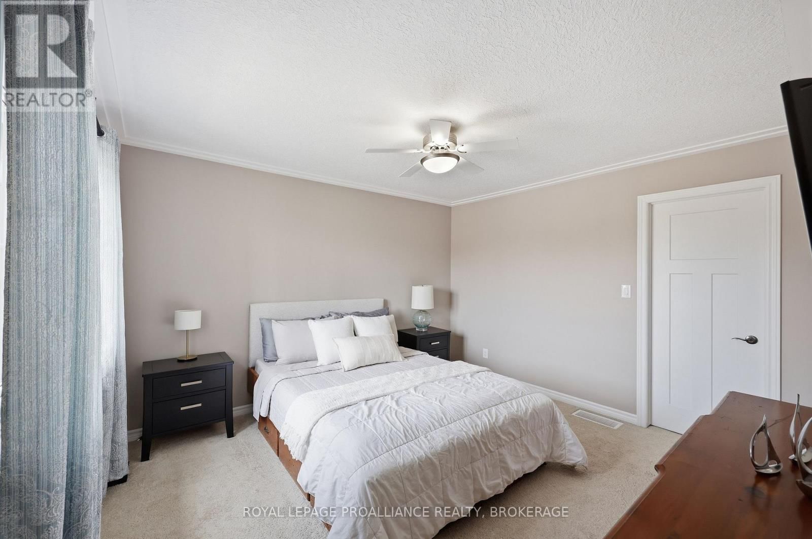 136 SIMURDA COURT Image 31
