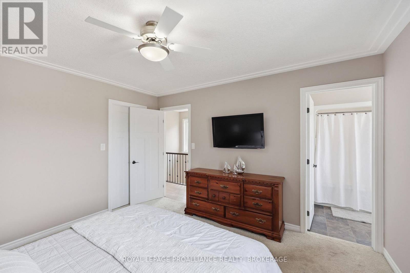 136 SIMURDA COURT Image 32