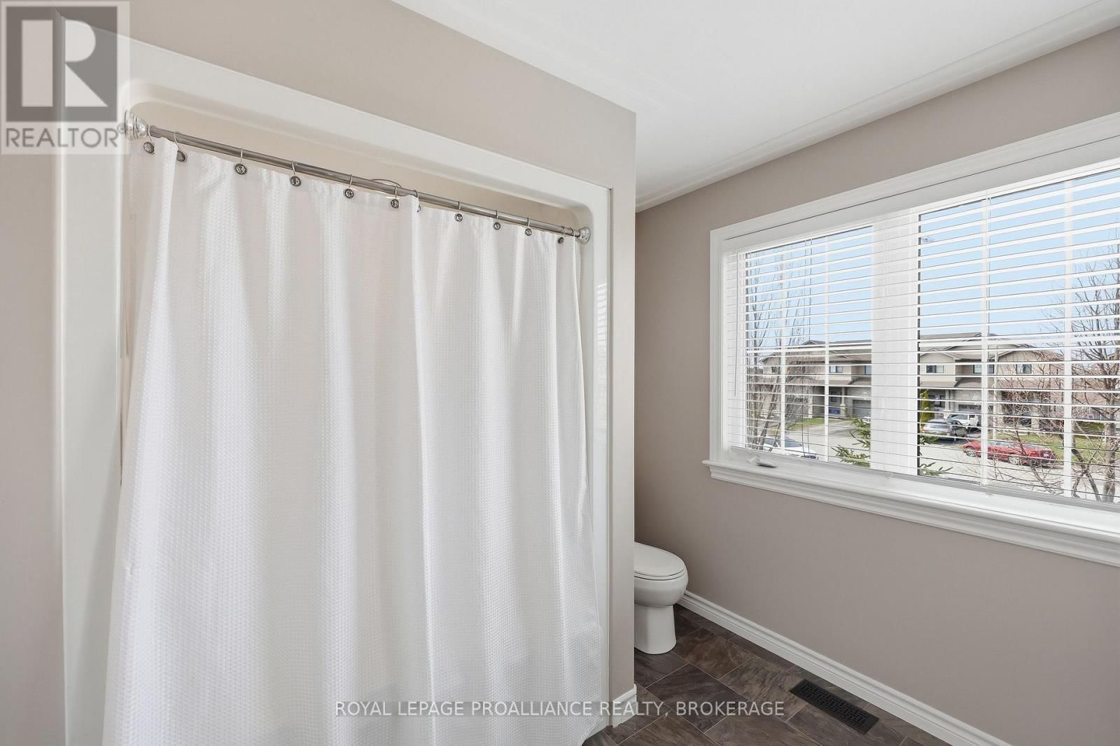 136 SIMURDA COURT Image 33