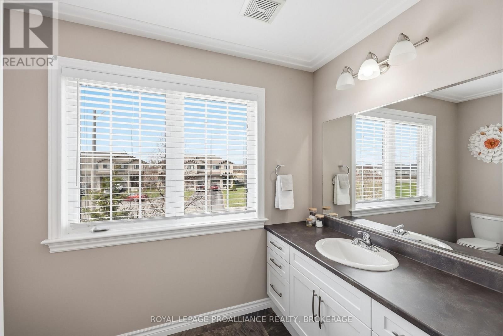 136 SIMURDA COURT Image 34