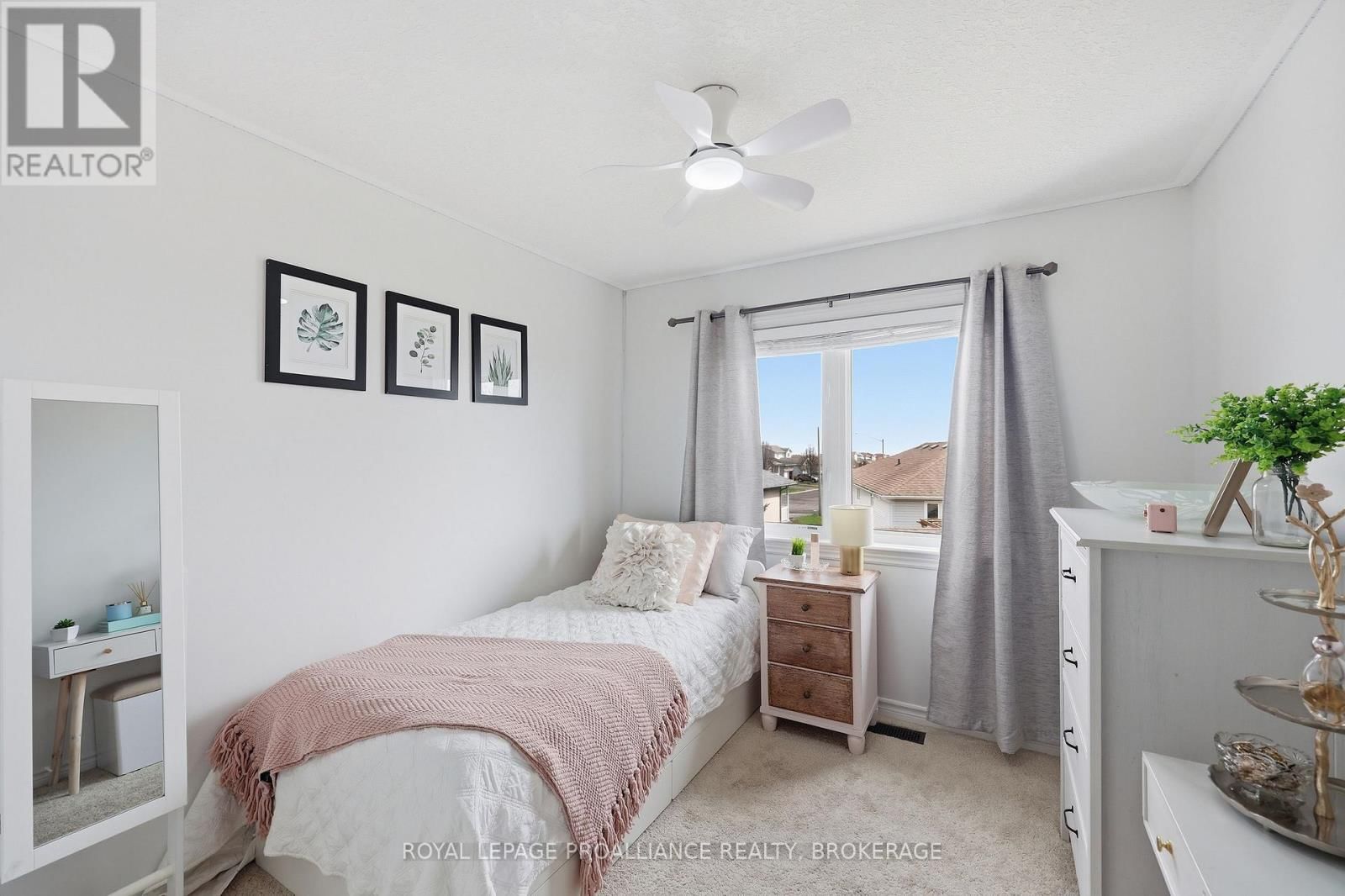 136 SIMURDA COURT Image 38
