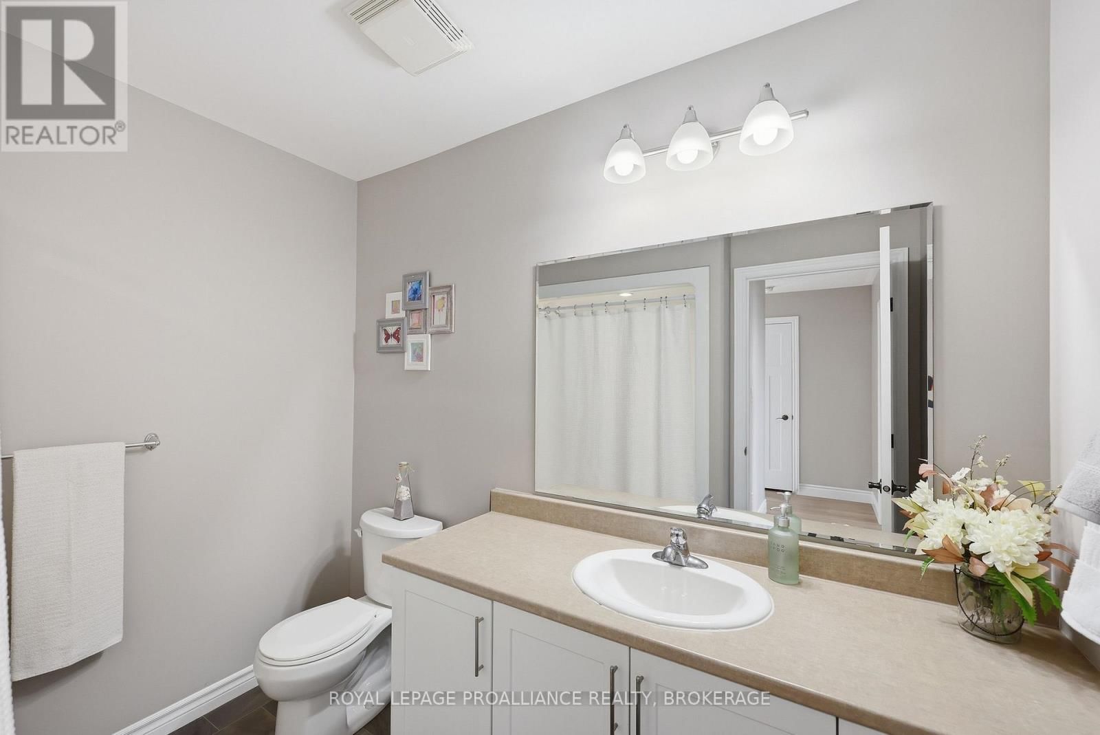 136 SIMURDA COURT Image 40