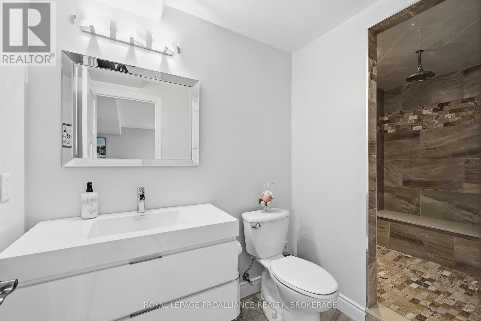 136 SIMURDA COURT Image 44