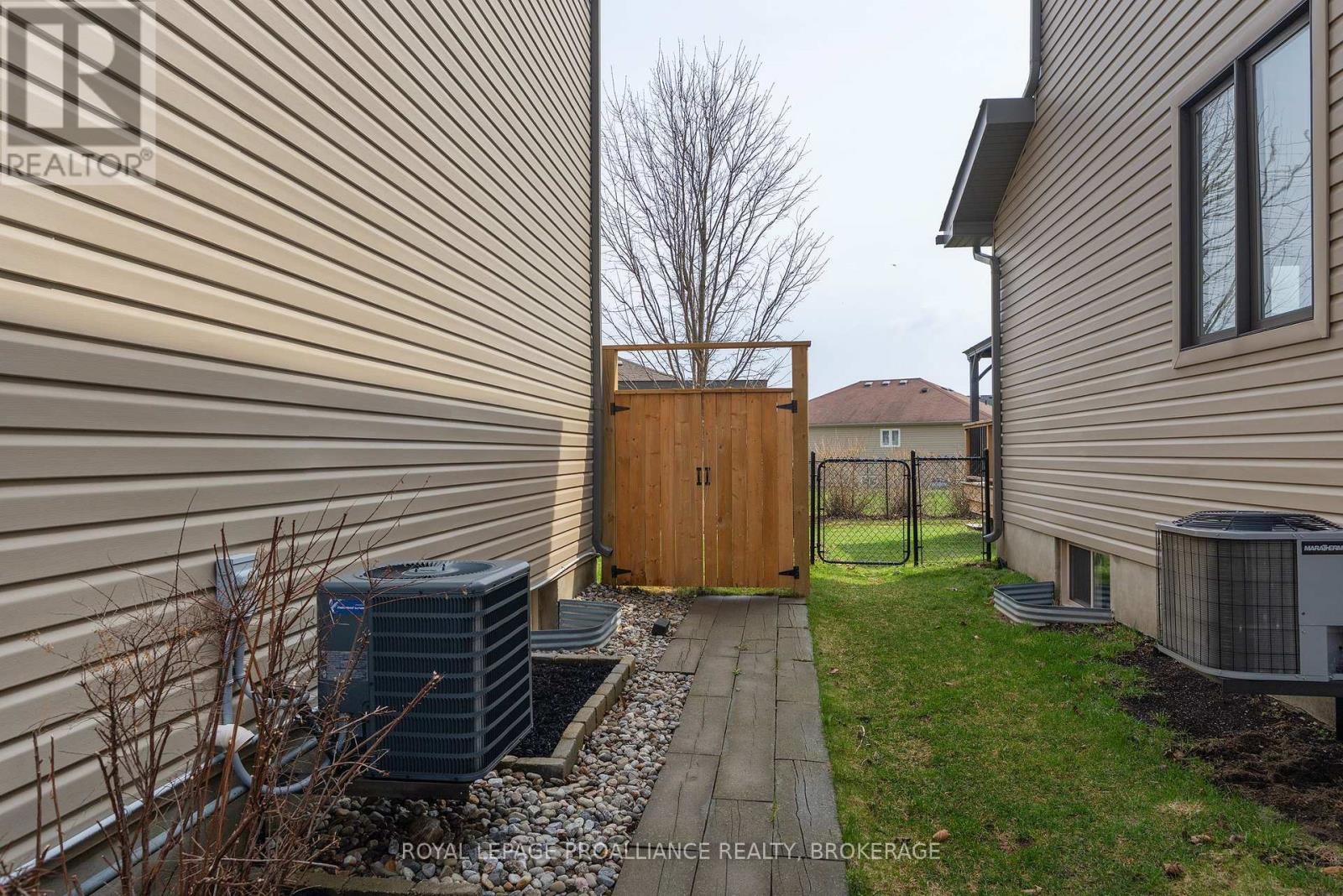 136 SIMURDA COURT Image 6