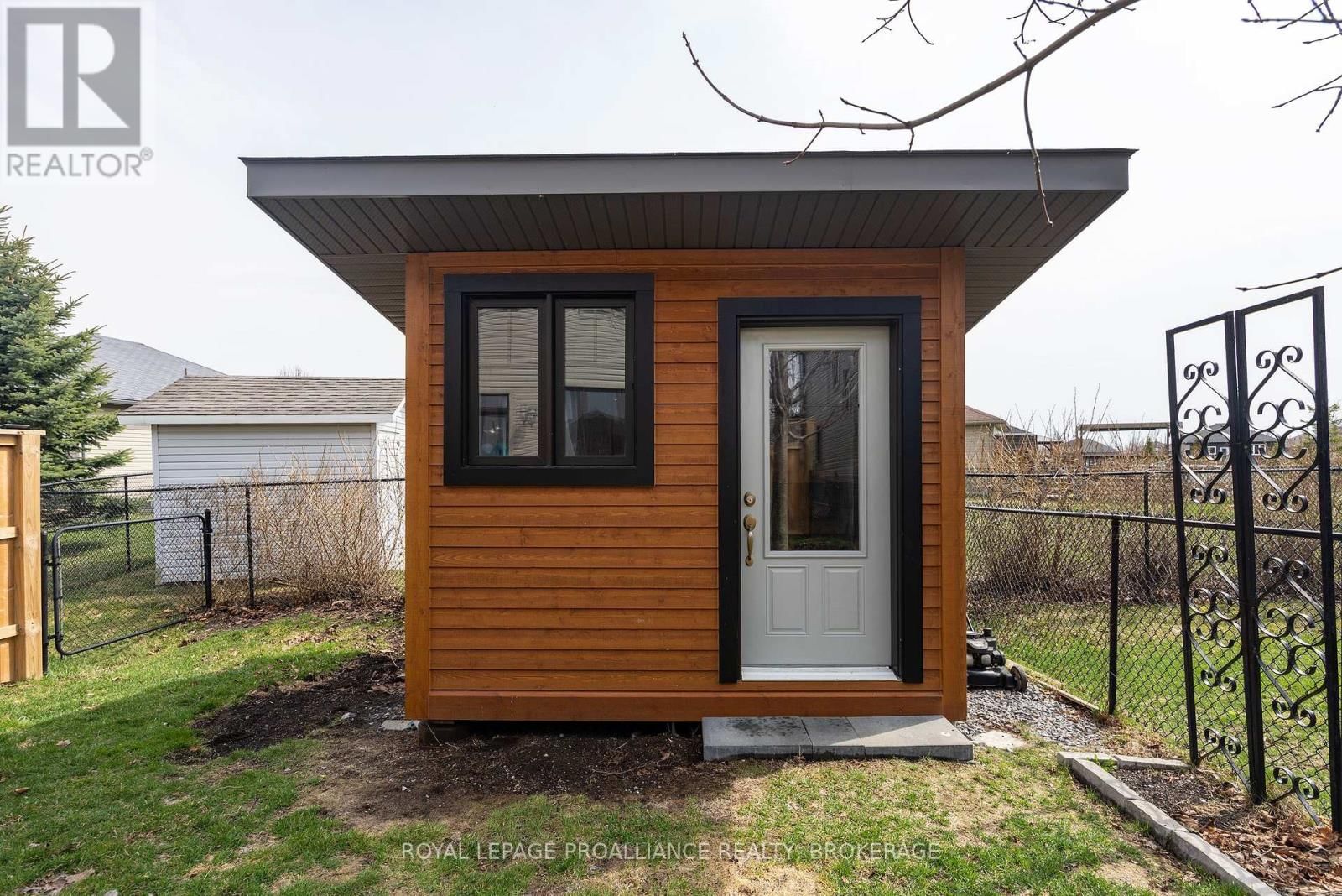 136 SIMURDA COURT Image 8