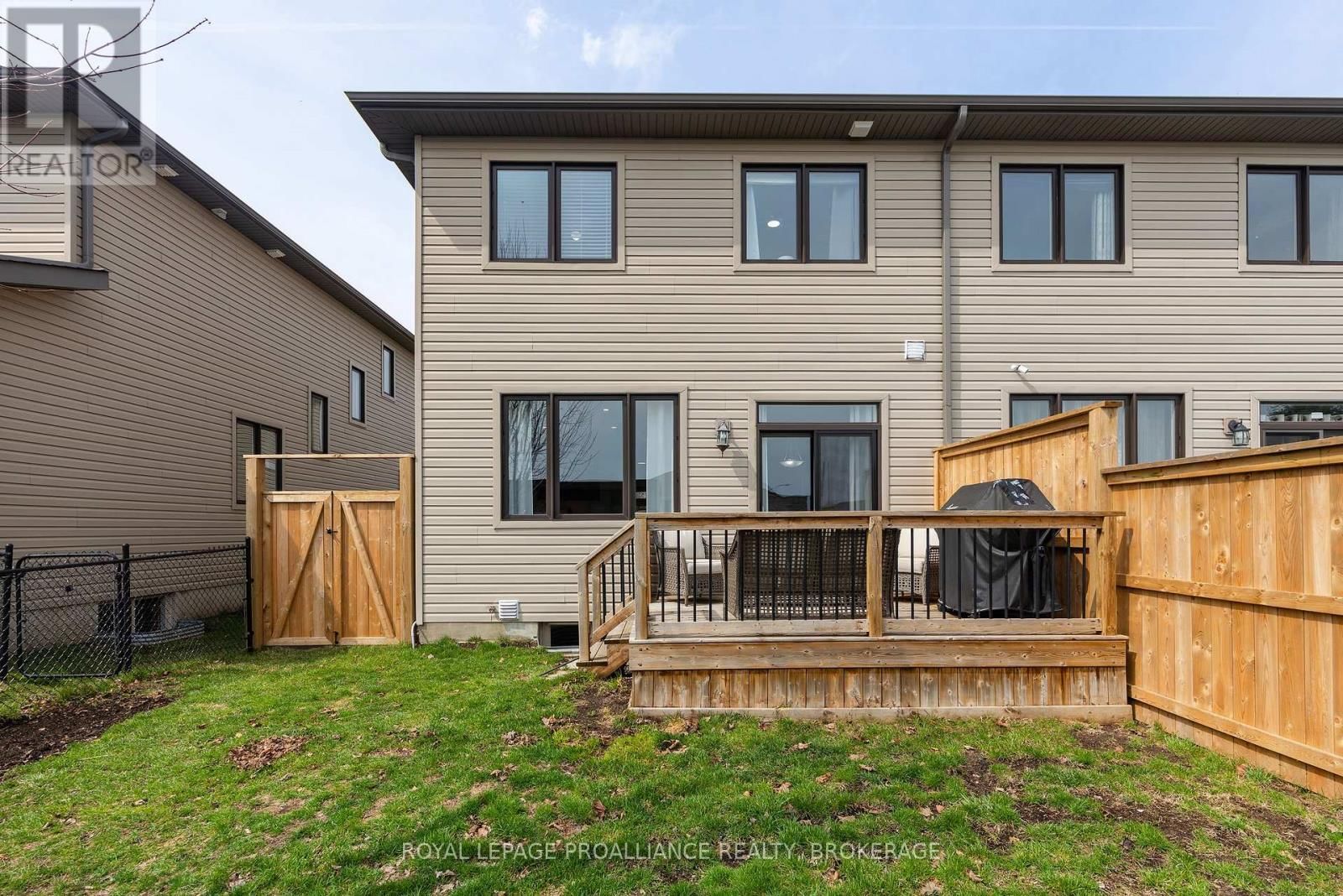 136 SIMURDA COURT Image 9