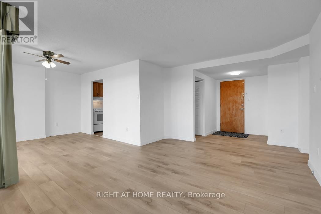 909 - 2759 CAROUSEL CRESCENT Image 12