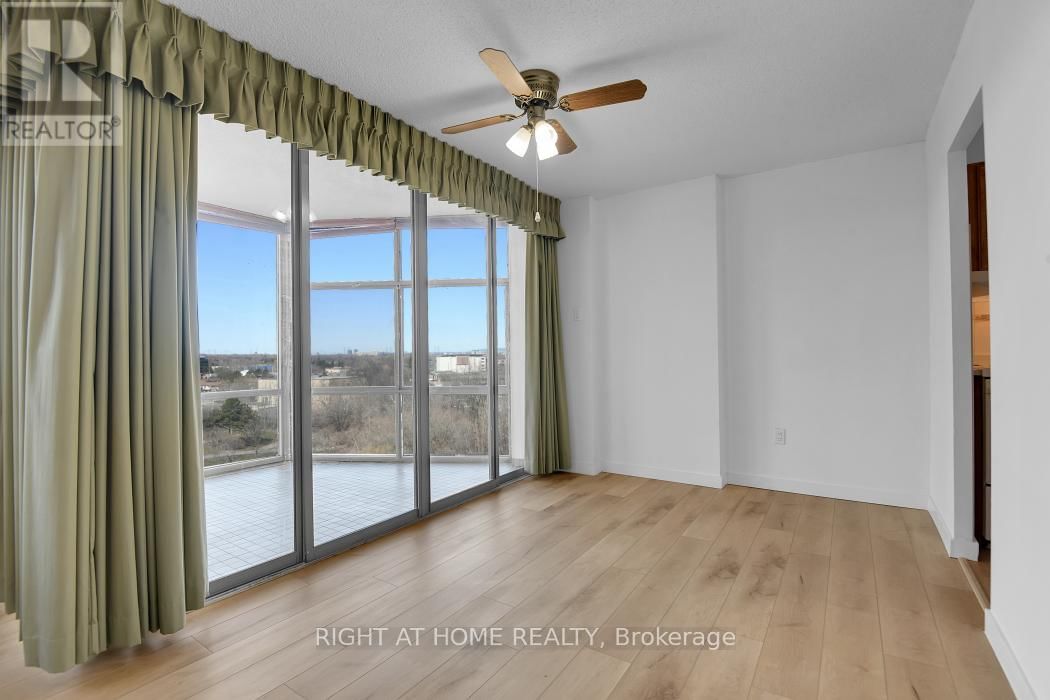 909 - 2759 CAROUSEL CRESCENT Image 13