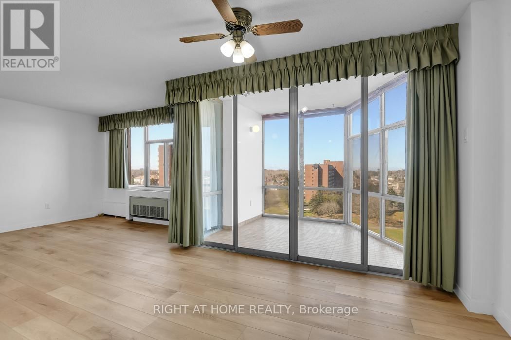 909 - 2759 CAROUSEL CRESCENT Image 14