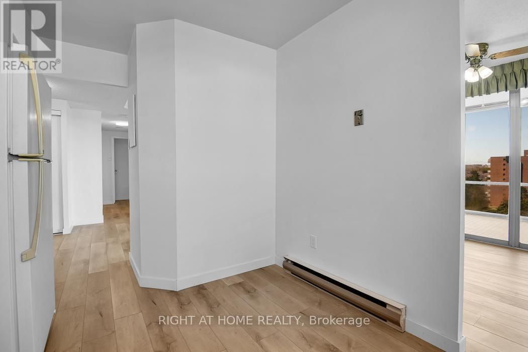 909 - 2759 CAROUSEL CRESCENT Image 21