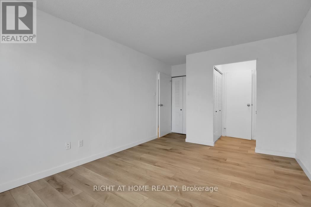 909 - 2759 CAROUSEL CRESCENT Image 24