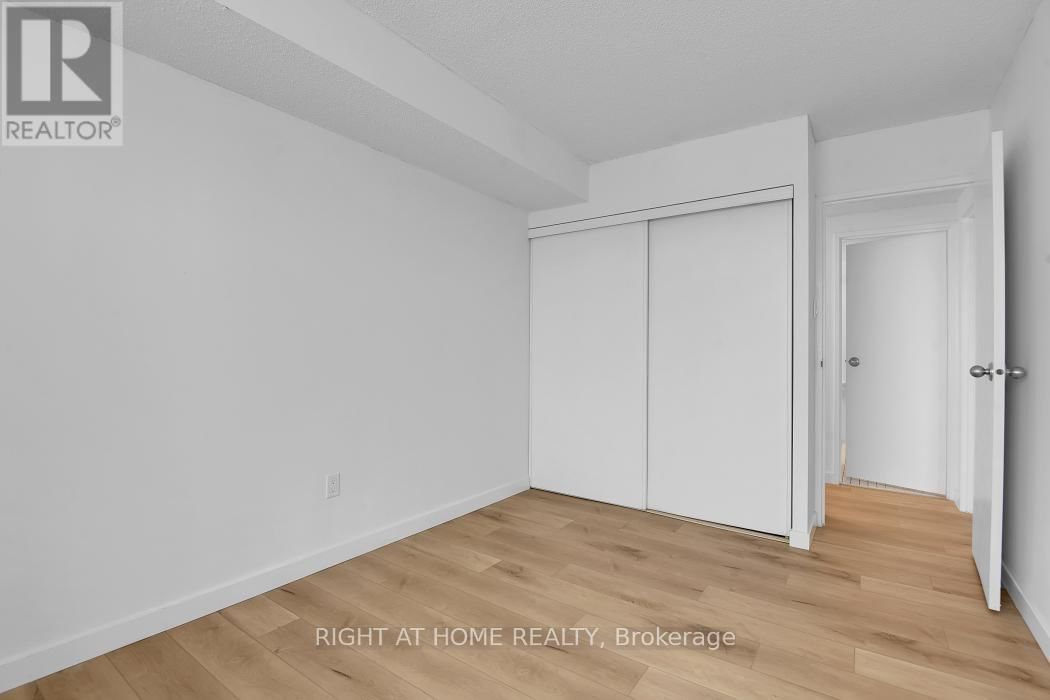 909 - 2759 CAROUSEL CRESCENT Image 29