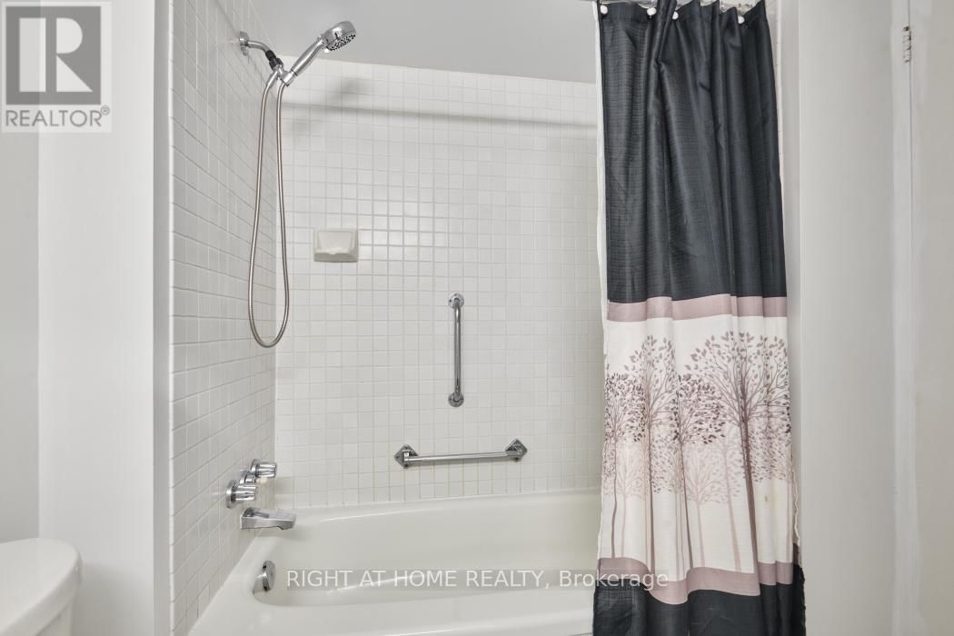 909 - 2759 CAROUSEL CRESCENT Image 31