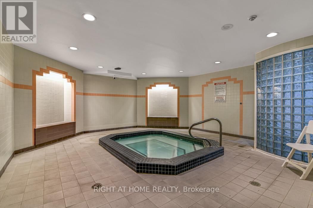 909 - 2759 CAROUSEL CRESCENT Image 33