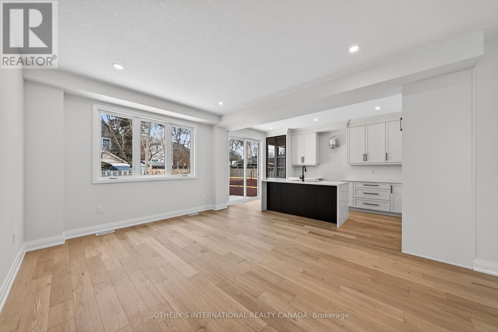 42 RICH AVENUE Image 10